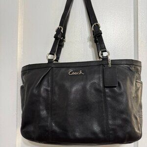 Coach Gallery East West Tote in black leather